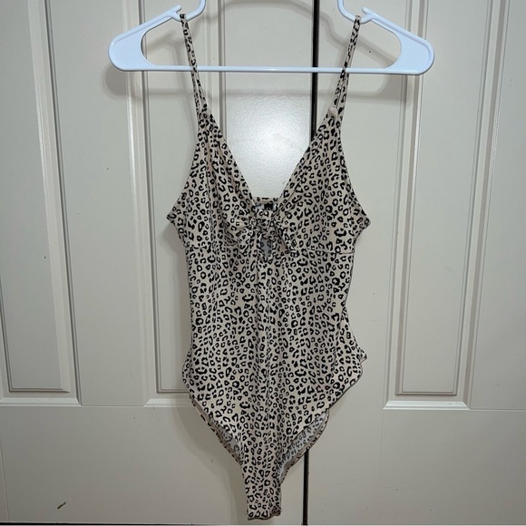 Divided Tops - Divided by H&M Leopard Print Spaghetti Strap V-Neck Bodysuit Size Medium
